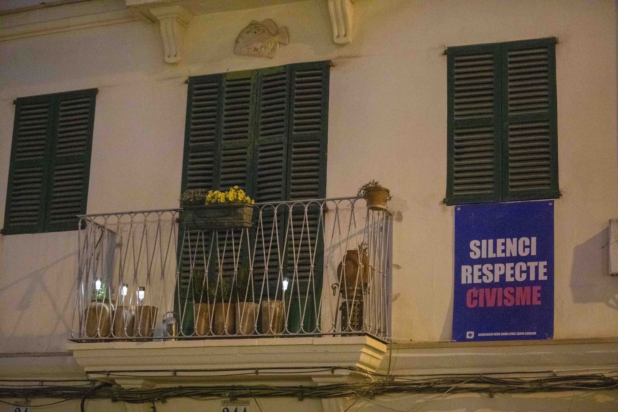 Los barrios de Santa Catalina y es Jonquet se llenan de carteles contra el incivismo