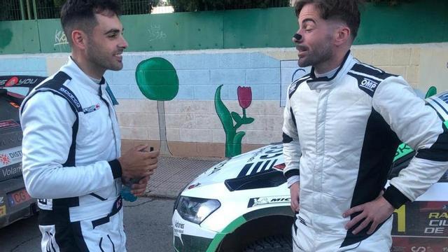 Por la izquierda, Diego Ruiloba y Cohete Suárez, ayer, en Utiel.  | J. B. PINO