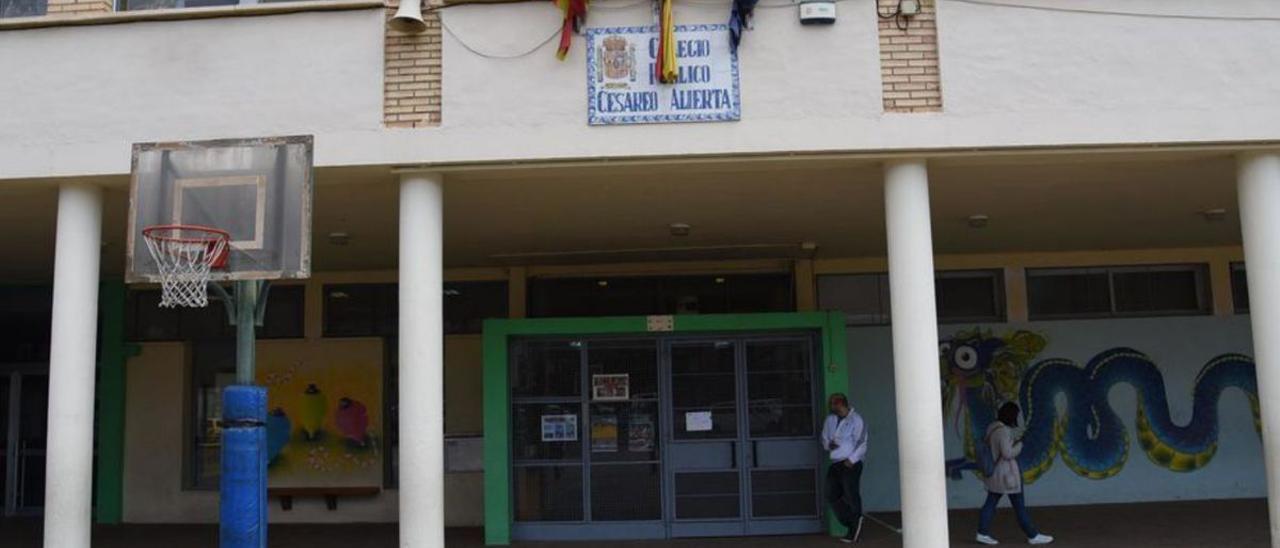 Imagen de archivo de la entrada del colegio Cesáreo Alierta de Zaragoza.
