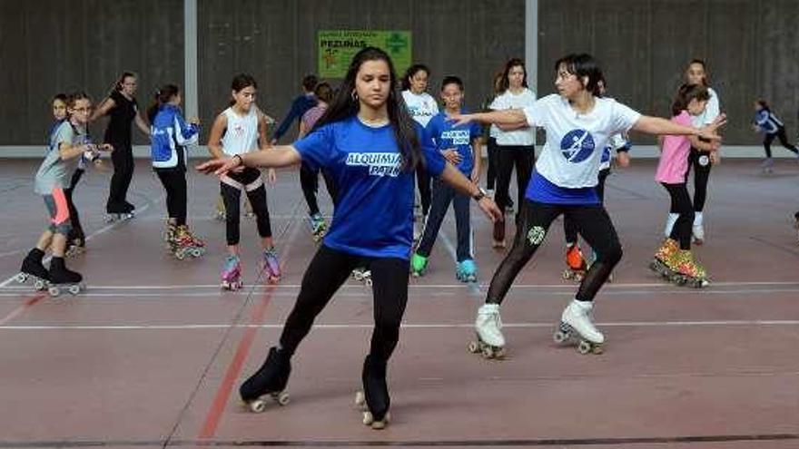 Patinadores, ayer en Carral.