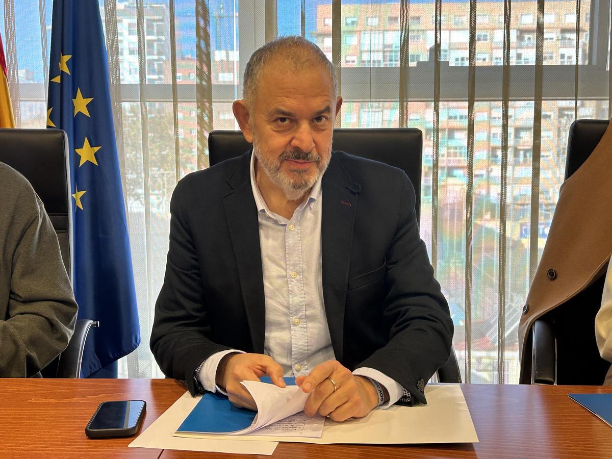 El presidente del Scrats, Lucas Jiménez, este lunes durante su comparecencia en la comisión del Trasvase Tajo-Segura