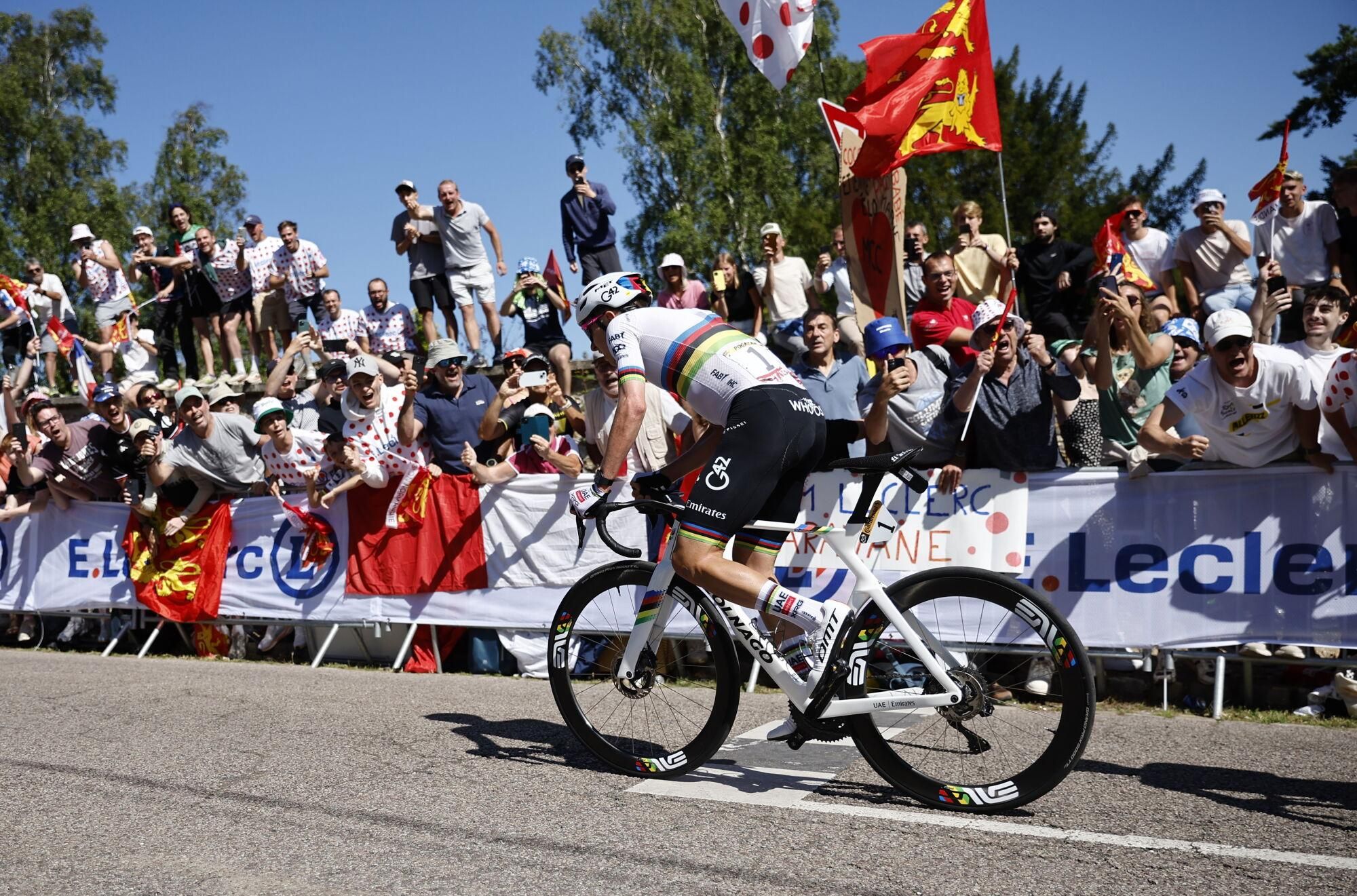 (France), 08/07/2025.- Slovenian rider Tadej Pogacar of UAE Team Emirates in action during the 4th stage of the Tour de France cycling race over 174.2km from Amiens to Rouen, France, 08 July 2025. (Ciclismo, Francia) EFE/EPA/MARTIN DIVISEK