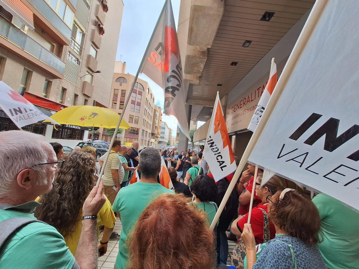 Protesta en Alicante de sindicatos y profesores expertos de FP