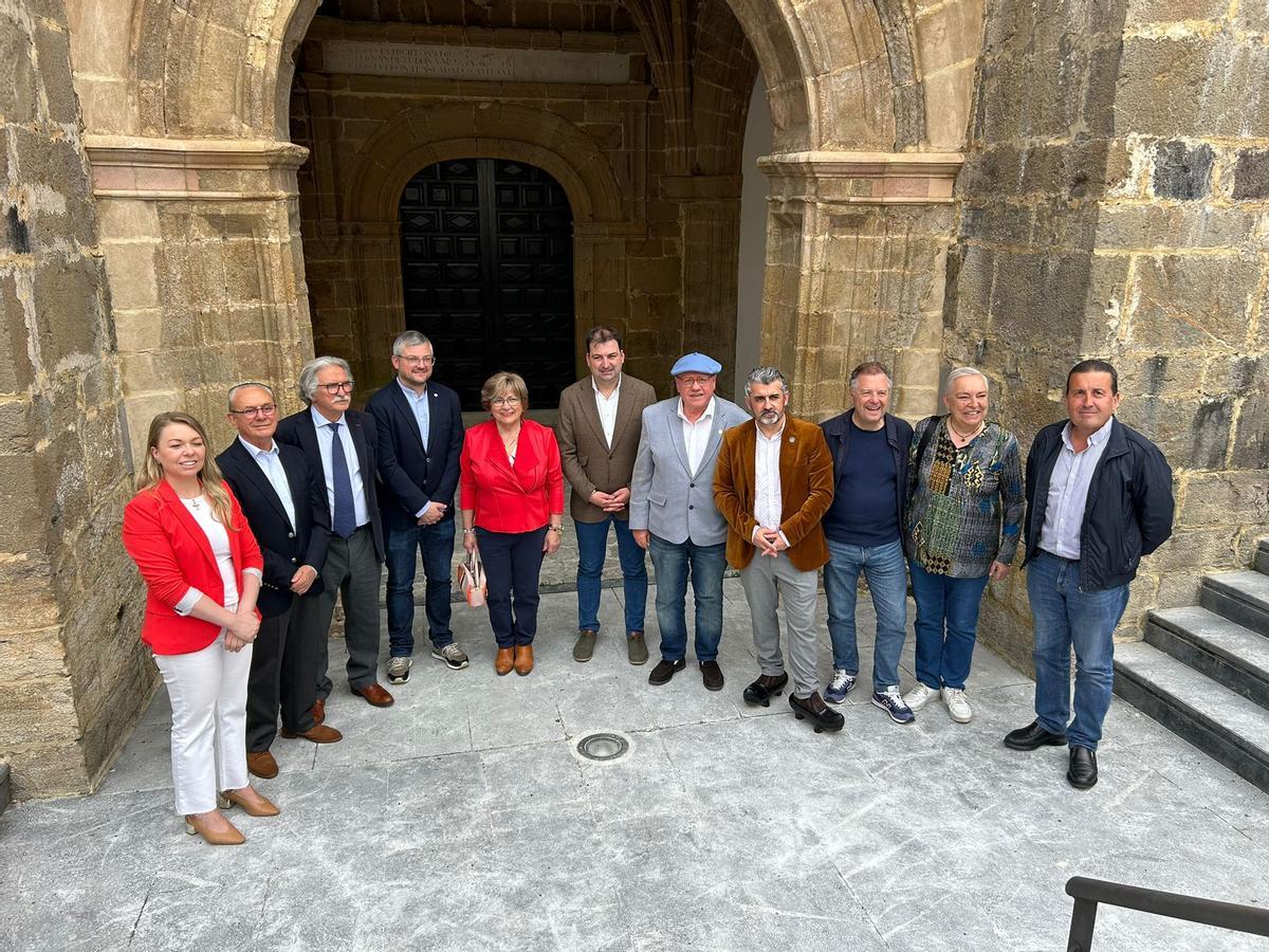 Por la izquierda, Cristina Rey, José Luis Villar, Vicente Crespo, Alejandro Bermúdez, Amada Álvarez, Sergio Hidalgo, Carlos Guardado, Miguel Sierra, Miguel Ángel de Dios, Pepa Sanz y Manuel ¿?¿?.