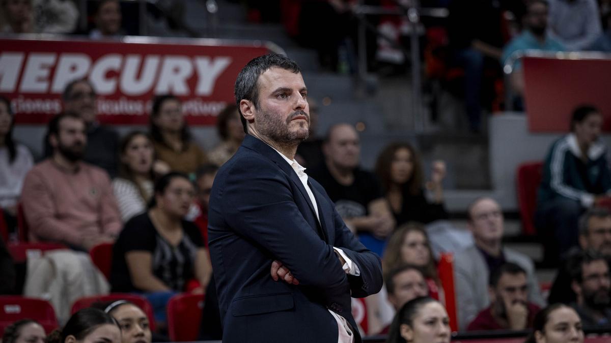 Carlos Cantero, entrenador del Casademont Zaragoza, en el partido de Euroliga contra el Landes.