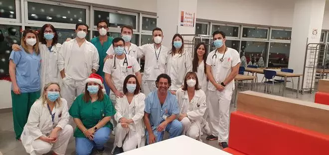 Sanitarios asturianos al pie del cañón en Nochebuena: "Ha sido otra vez un curso difícil"
