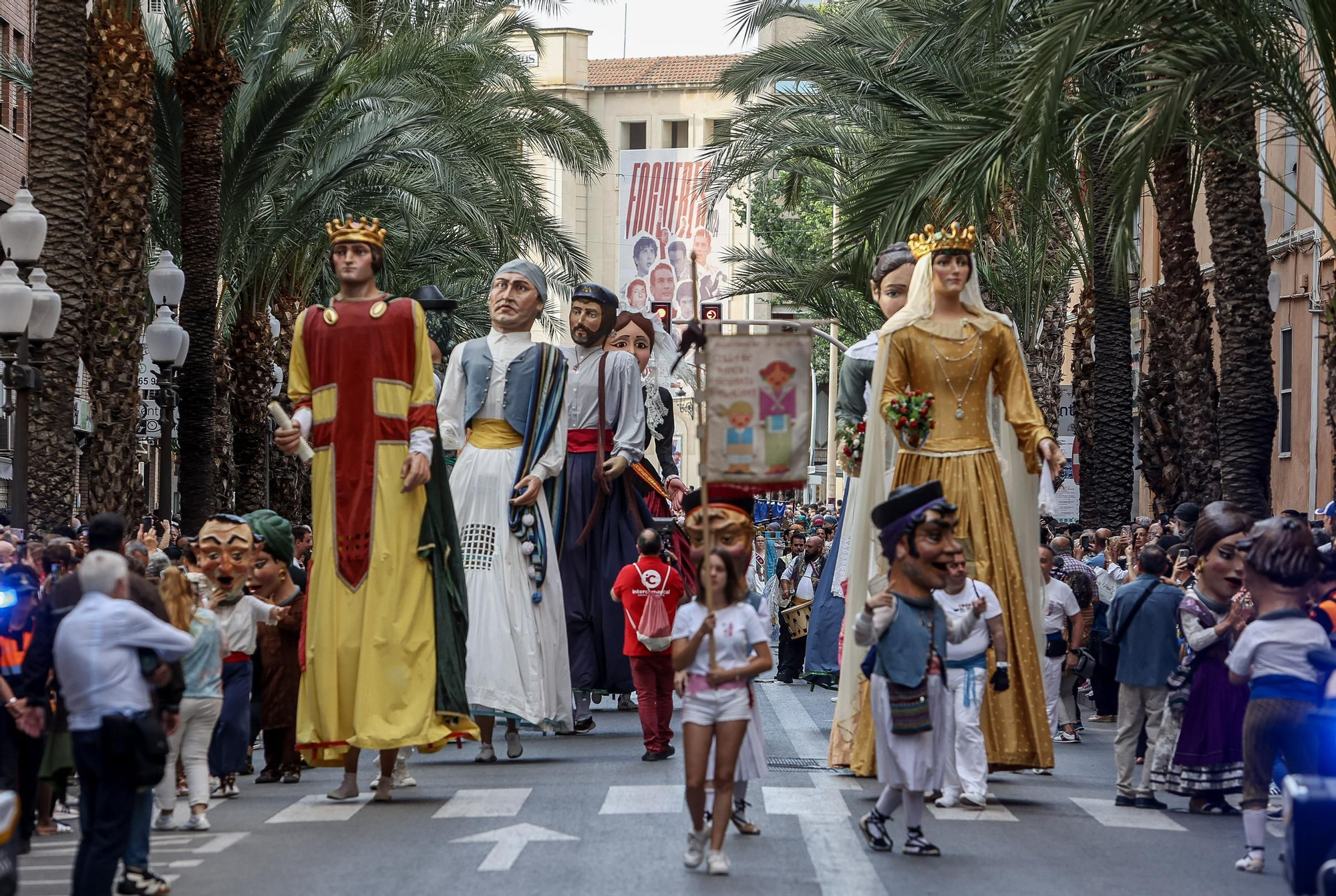 Resumen de los actos de inicio de las Hogueras 2024 ( Mascletà, Pasodoble, Homenaje Foguerers y Barraquers, desfile del Pregón y Pregón oficial )