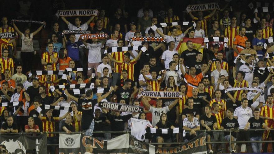 El Valencia CF denuncia amenazas de CN10 y Yomus a aficionados para que dejen de animar