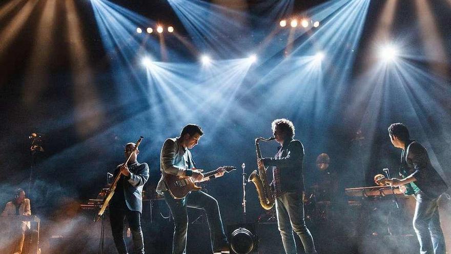 Brothers in Band, durante un concierto.