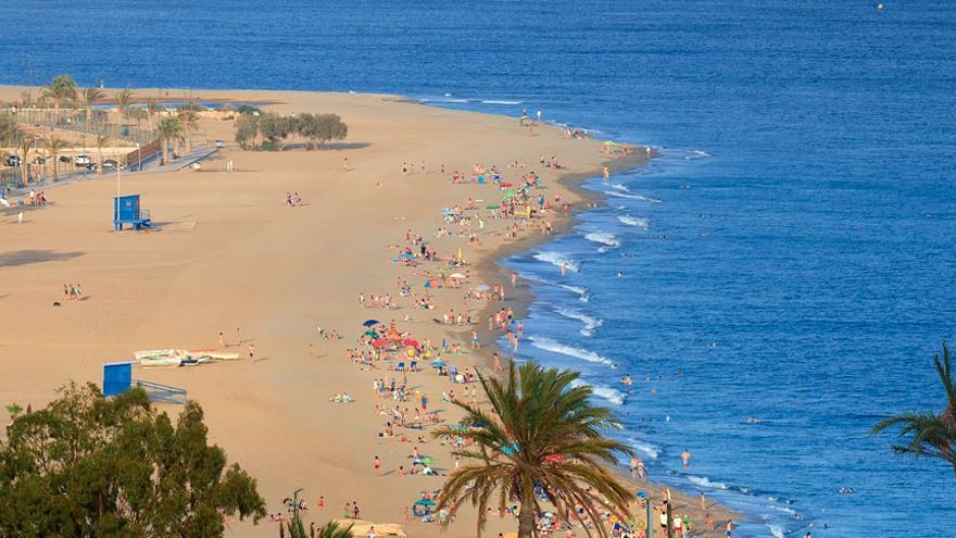 Bañistas en Bolnuevo.