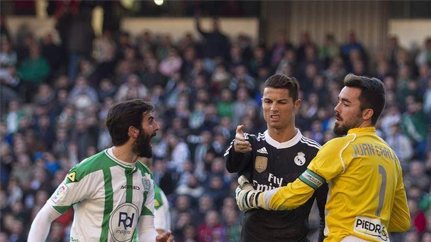 El Real Madrid y Cristiano esperan la mínima sanción por la roja en Córdoba