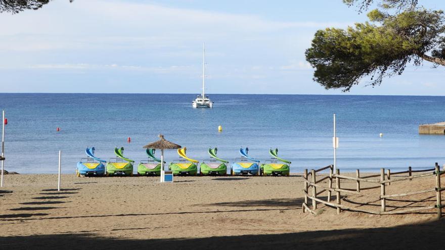 Der Strand von Peguera auf Mallorca.