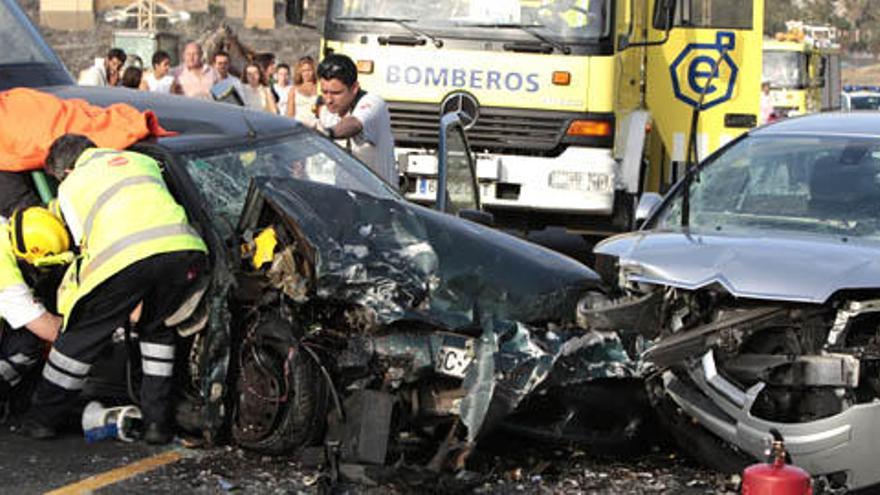 Imagen del accidente que tuvo lugar ayer sábado por la tarde en la GC-2.