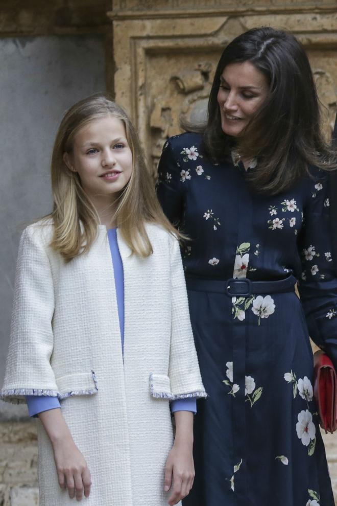 La Princesa Leonor y Doña Letizia a su llegada a la misa de Pascua