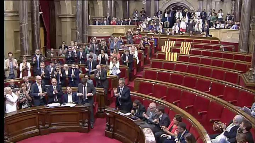 El Constitucional suspende la ley de ruptura del Parlament