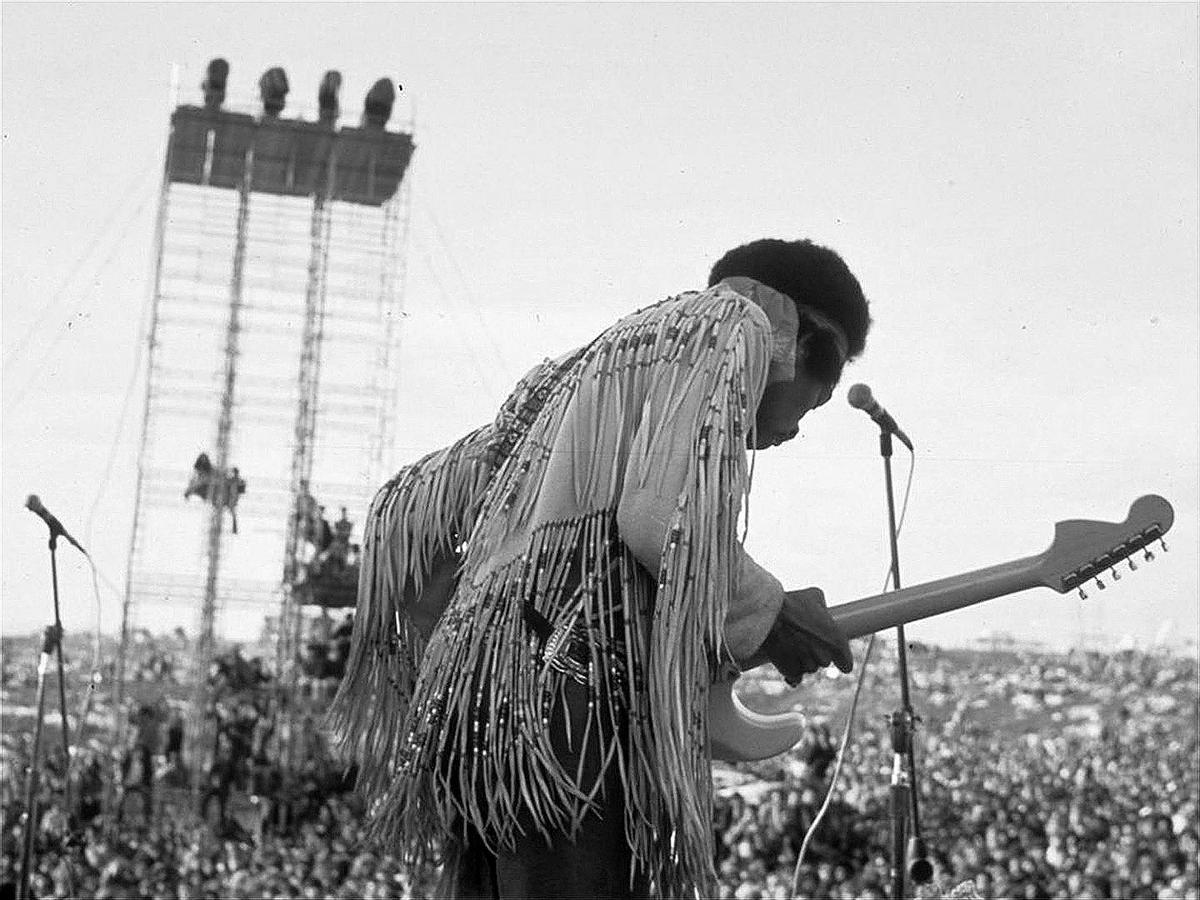 El legendario Jimi Hendrix, en Woodstock 1969.