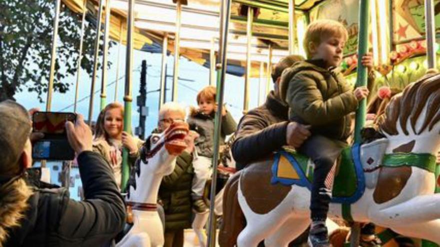 Carrusel infantil. |  G. Santos