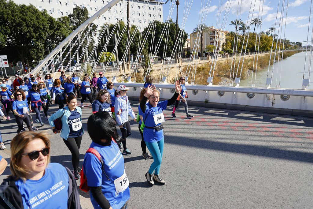 Imágenes del recorrido de la Carrera de la Mujer: avenida Pío Baroja y puente del Reina Sofía (I)