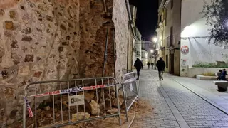 Un camión se empotra contra la ermita de la Soledad y derriba parte de la fachada