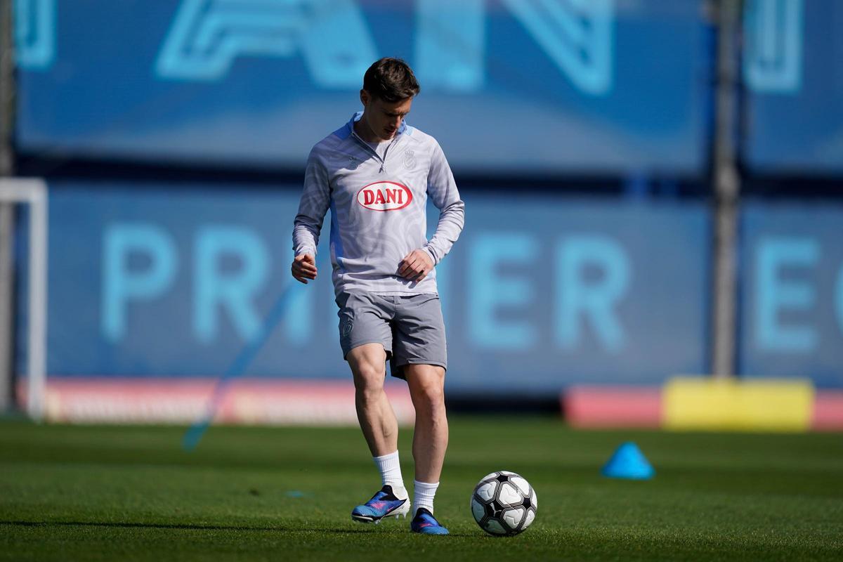 Pol Lozano, en un entrenamiento con el Espanyol