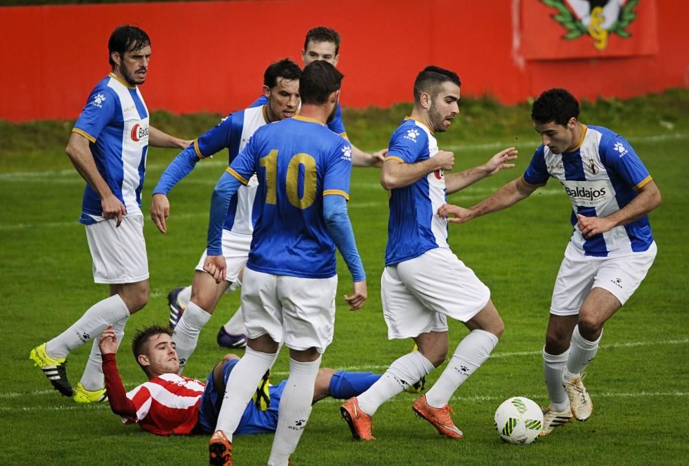 El partido entre el Sporting B y el Real Avilés, en imágenes