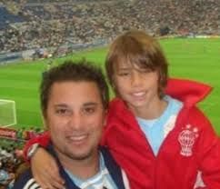 Mohamed y Farid en el estadio.