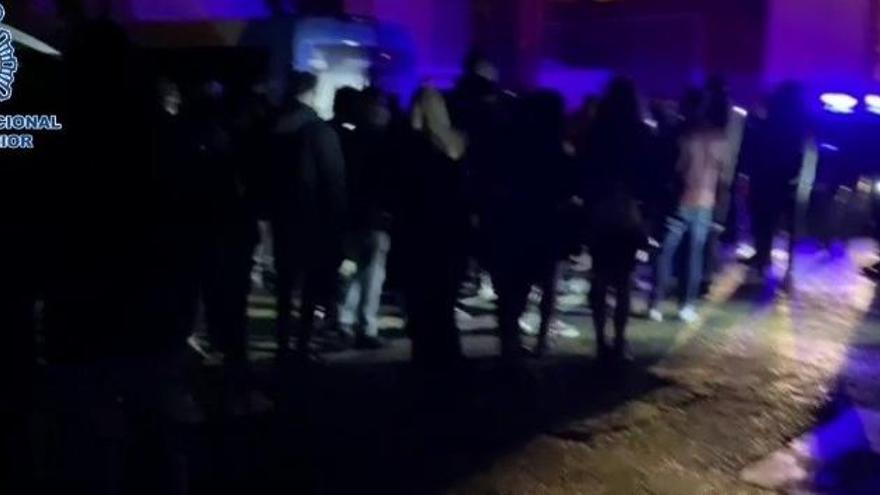 Desalojan de madrugada una discoteca en Madrid con más de 100 personas