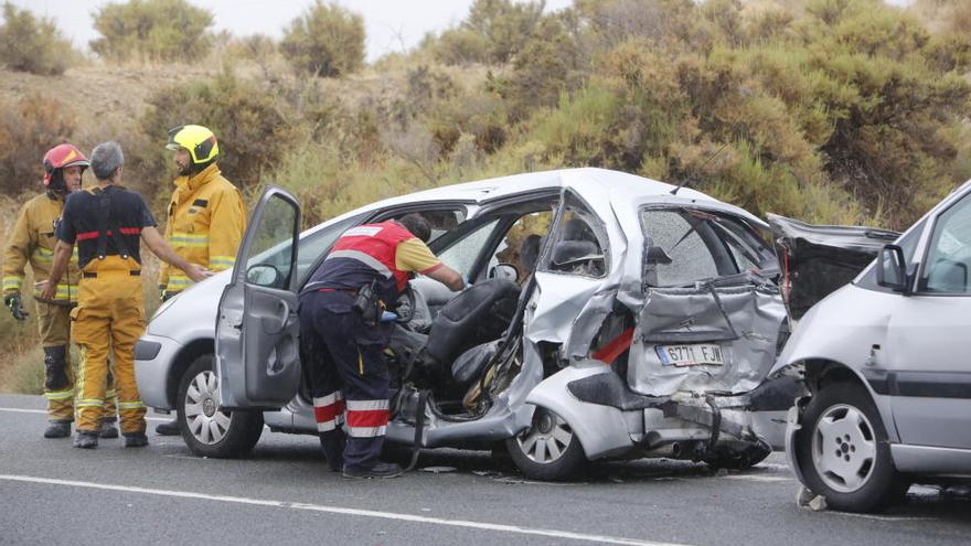 Dos heridos en una colisión en la carretera Alicante-Xixona