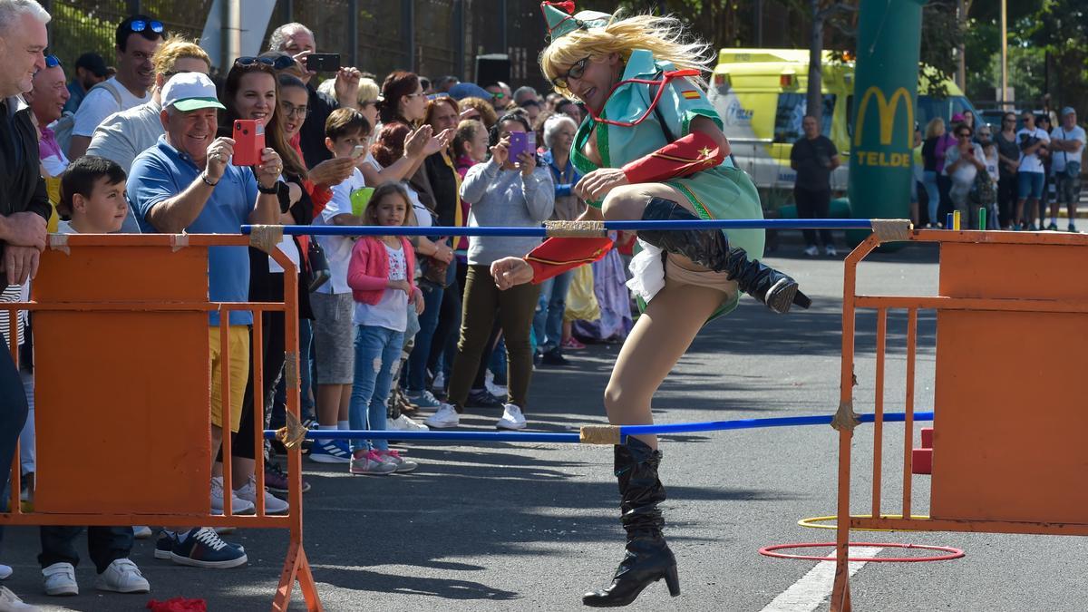 Imagen de un participante en la carrera de tacones de pasadas ediciones.