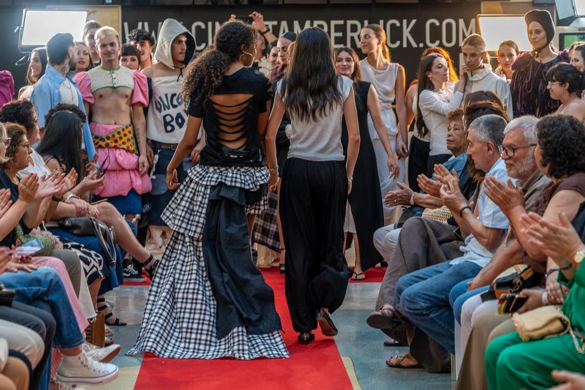 La cantera de diseñadores en Vigo 'cosen' su futuro sobre la pasarela La cantera de diseñadores en Vigo 'cosen' su futuro sobre la pasarela