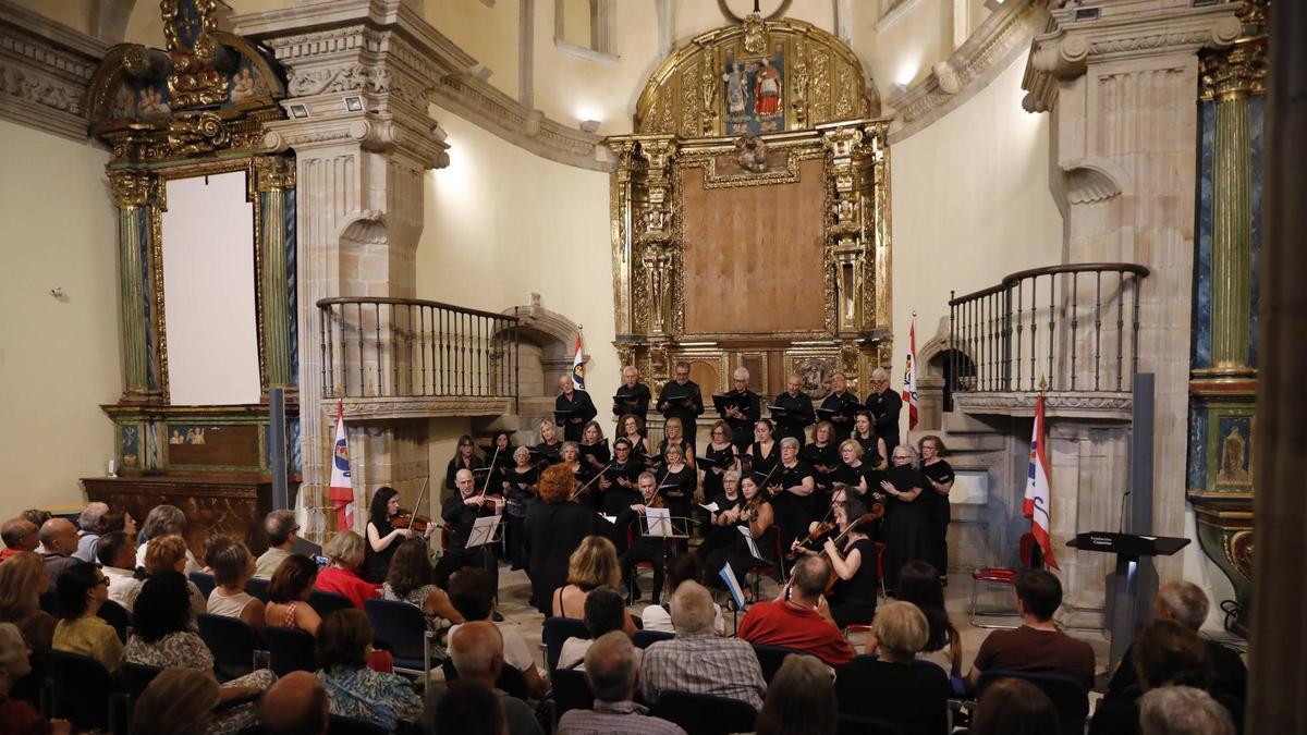 El encuentro coral celebrado en San Julián de los Prados.