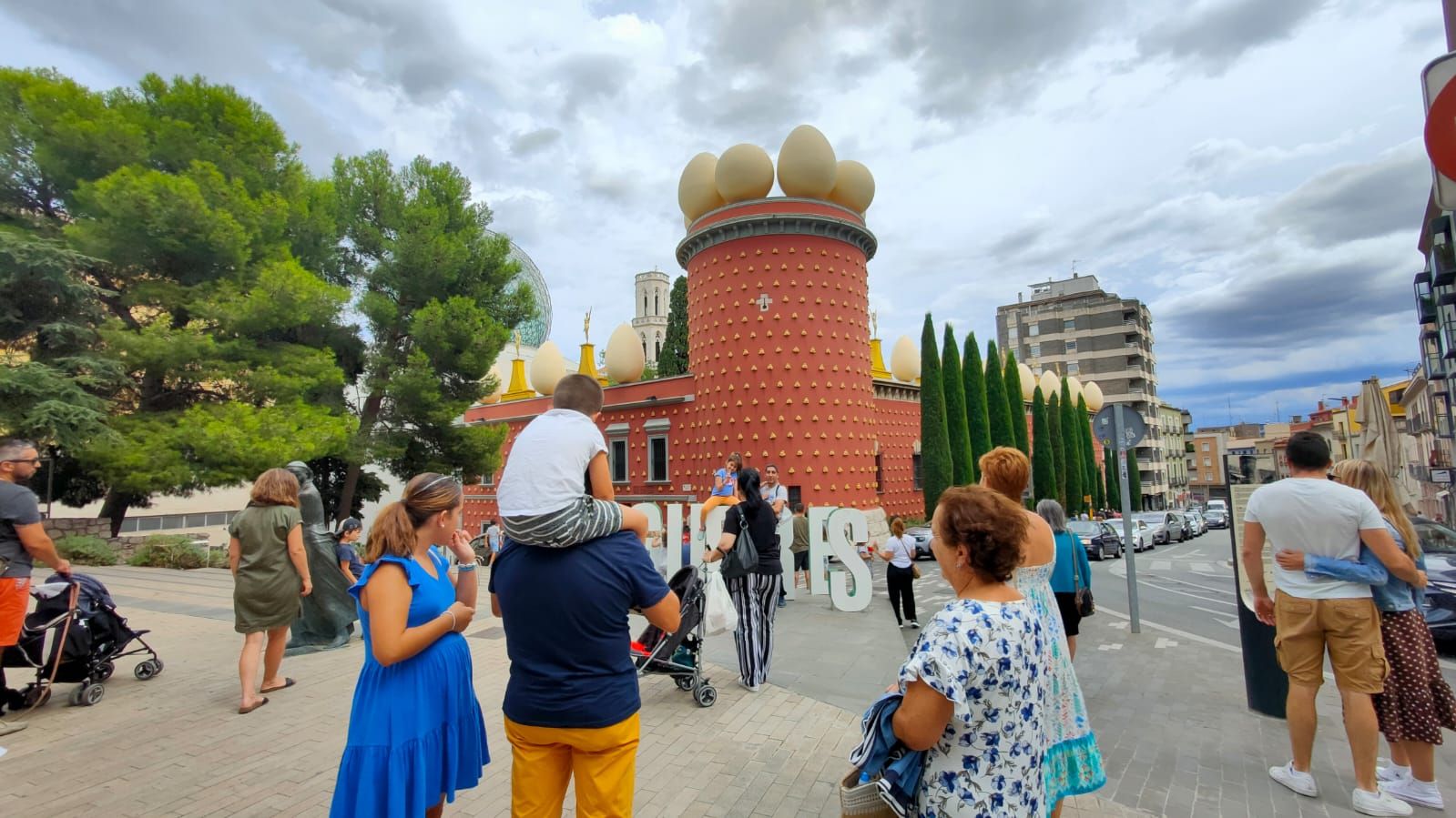 Gran afluència de visitants a la ciutat de Figueres