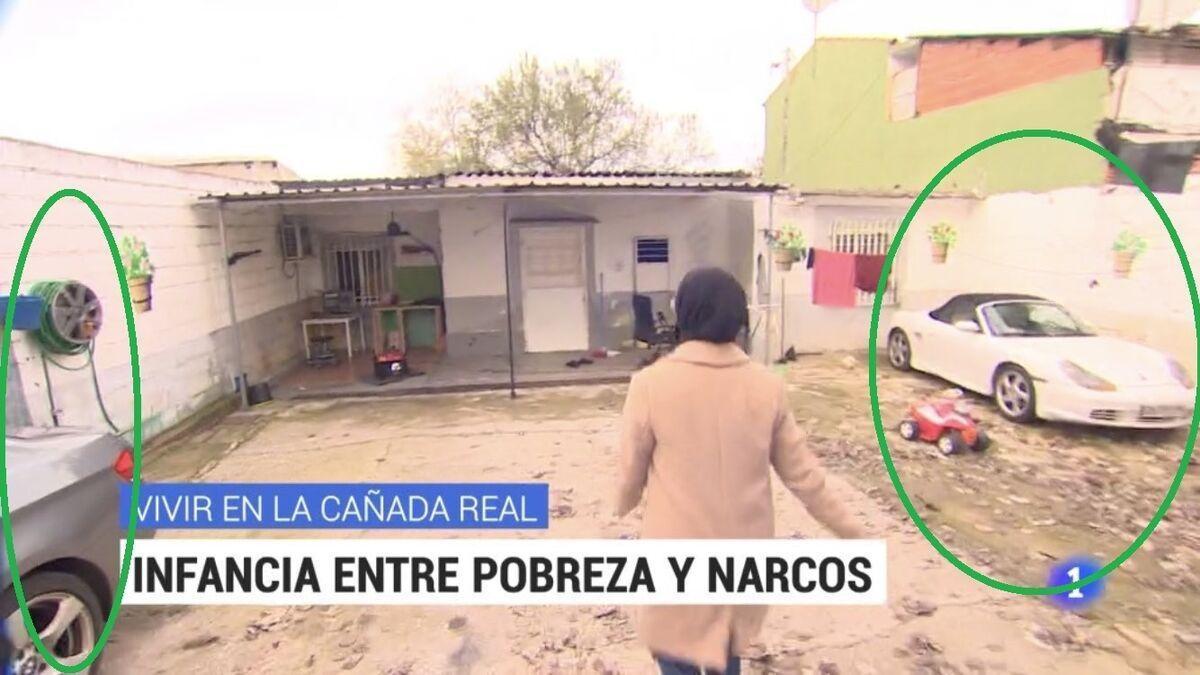 Polémica por un reportaje sobre una zona sin luz donde hay un Porsche y un BMW aparcados