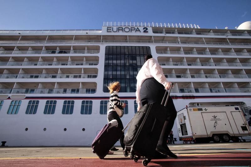 Llegada del crucero de lujo Europa2 al puerto de Santa Cruz de Tenerife