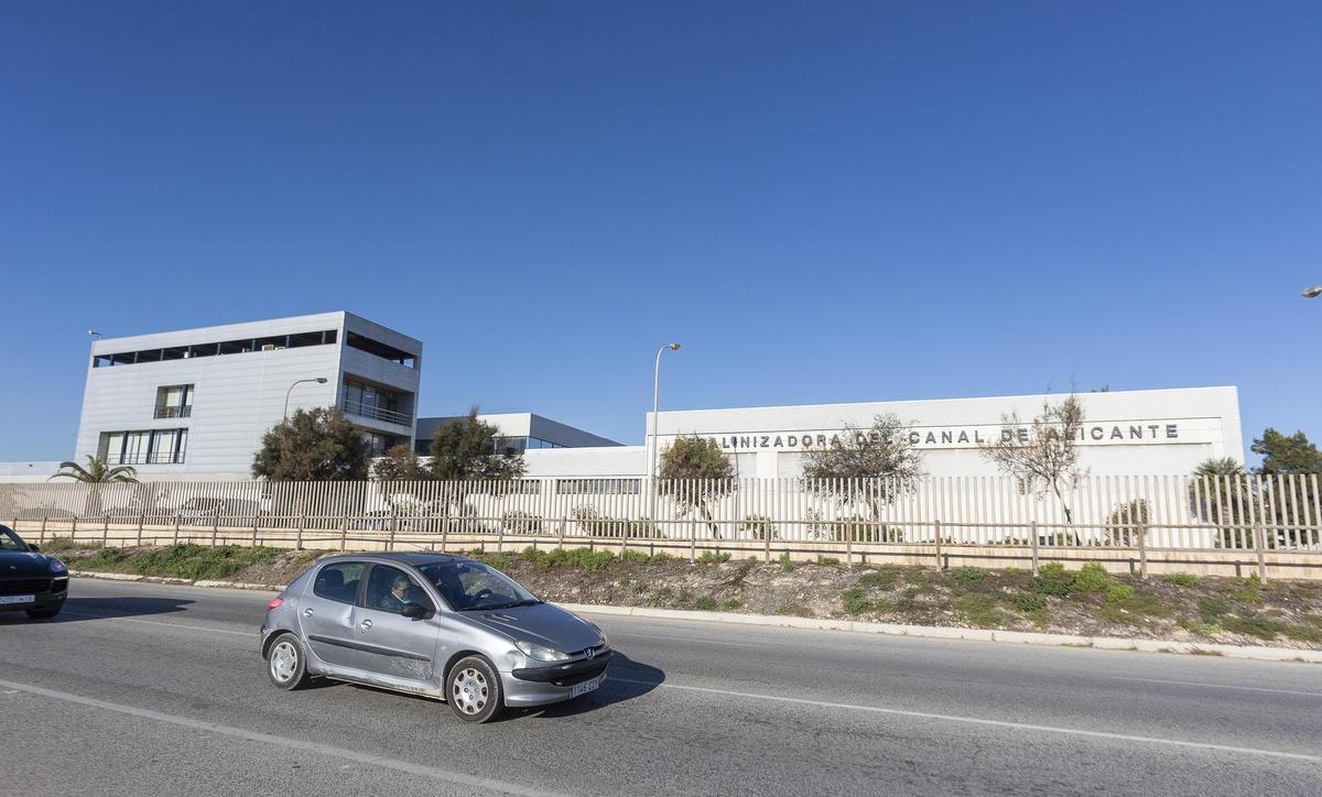 Desalinizadora del Canal de Alicante, en el acceso sur a Alicante desde la N-332