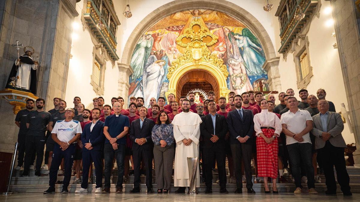 Ofrenda del CD Tenerife a la Virgen de Candelaria