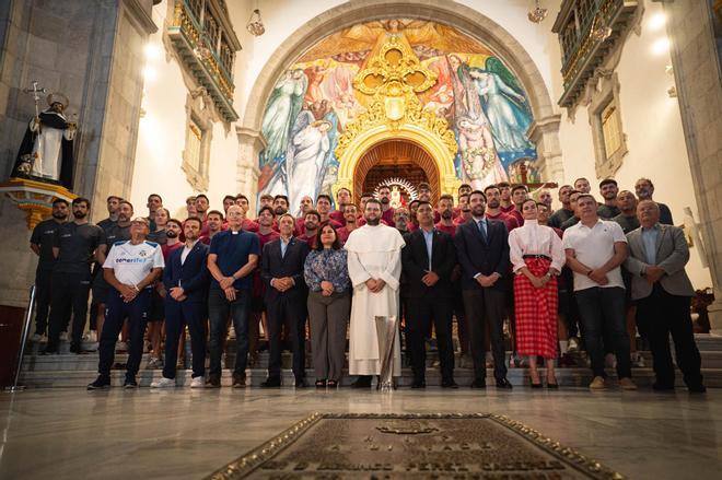 Ofrenda del CD Tenerife a la Virgen de Candelaria