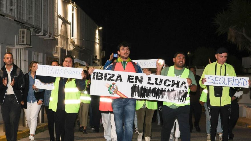Protesta en la cárcel de Ibiza: «Ir de noche, sin bus, no es seguro»