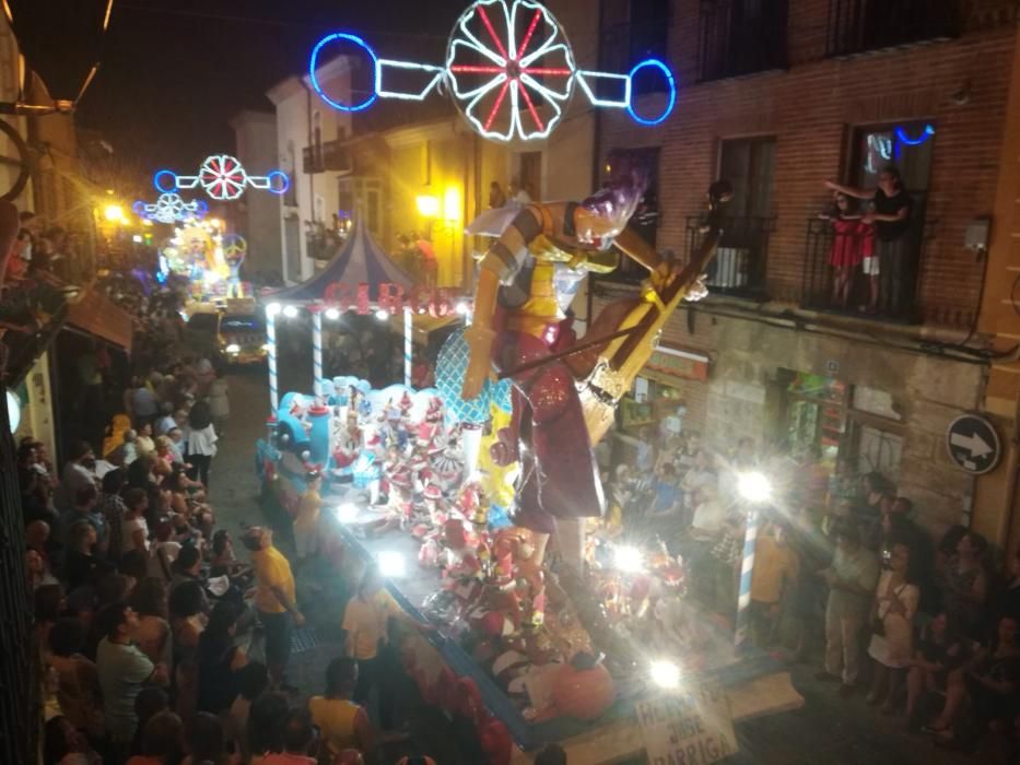 Desfile de carrozas en Toro