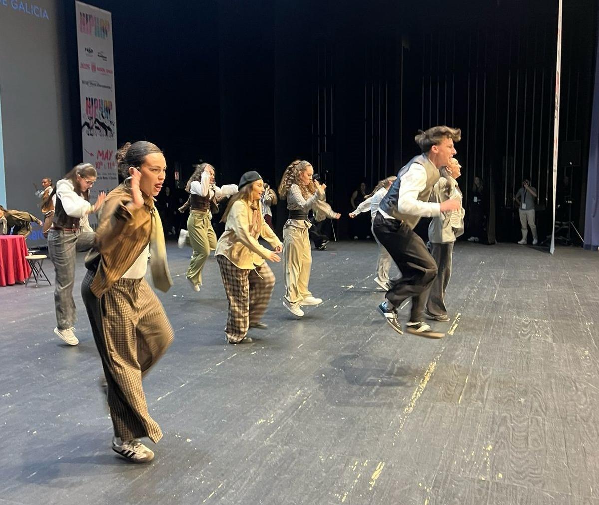 Puesta en escena de los bailarines de la escuela viguesa Arte&Danza.