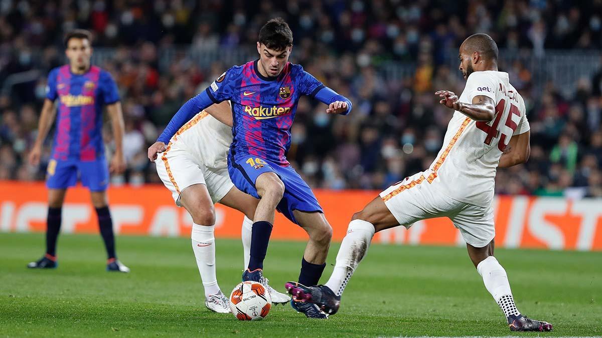 Pedri durante el partido del Barça contra el Galatasaray