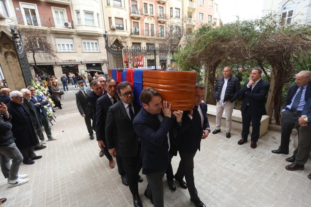 Las imágenes del entierro del padre del presidente del Levante, Pedro Catalán