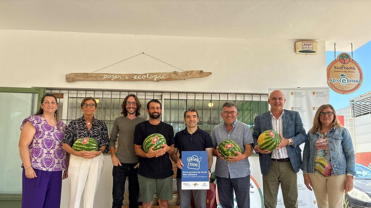 El conseller de Agricultura, Pesca y Medio Natural, Joan Simonet en la presentación de presentación de los Bonos de Producto Local en la Cooperativa Agro-Eivissa