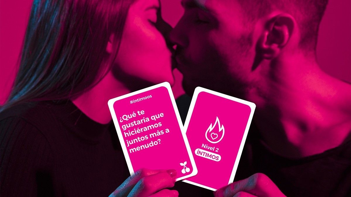 Juego HOT para parejas  Regalos pequeños para novios, Regalos sencillos  para mi novio, Juegos para parejas divertidos