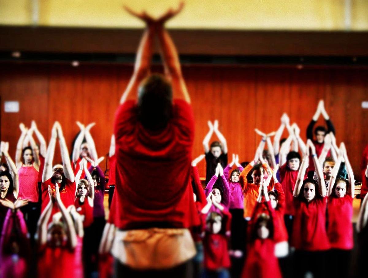 Fotograma de Five days to 
dance y un momento del  
rodaje. suicafilms