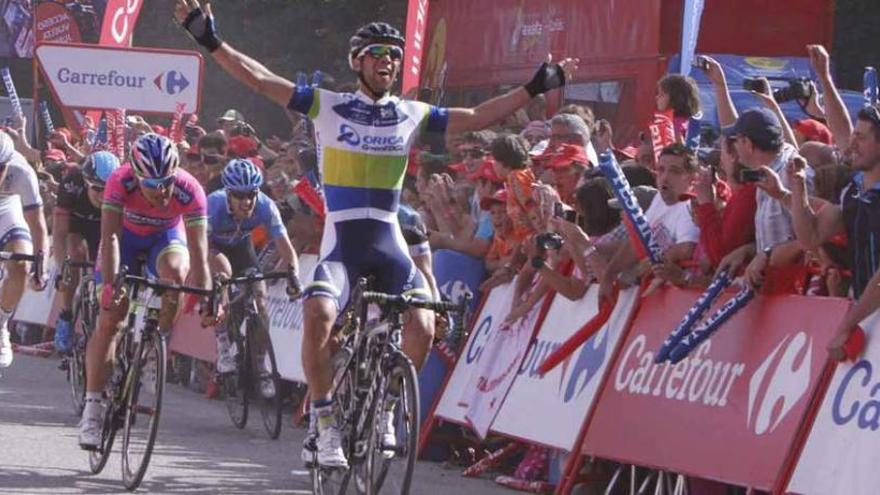 Mikael Mathews entra vencedor en la meta del Lago de Sanabria en 2013.