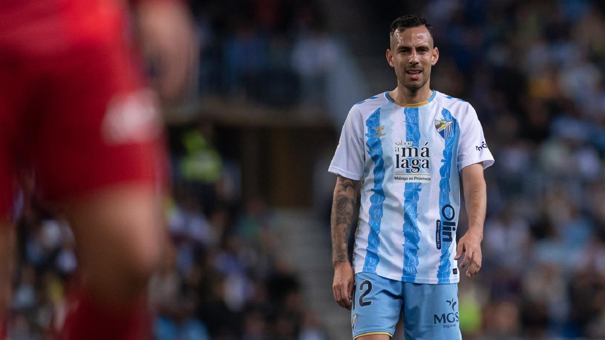 La baja de Manu Molina ha dejado cojo el centro del campo.