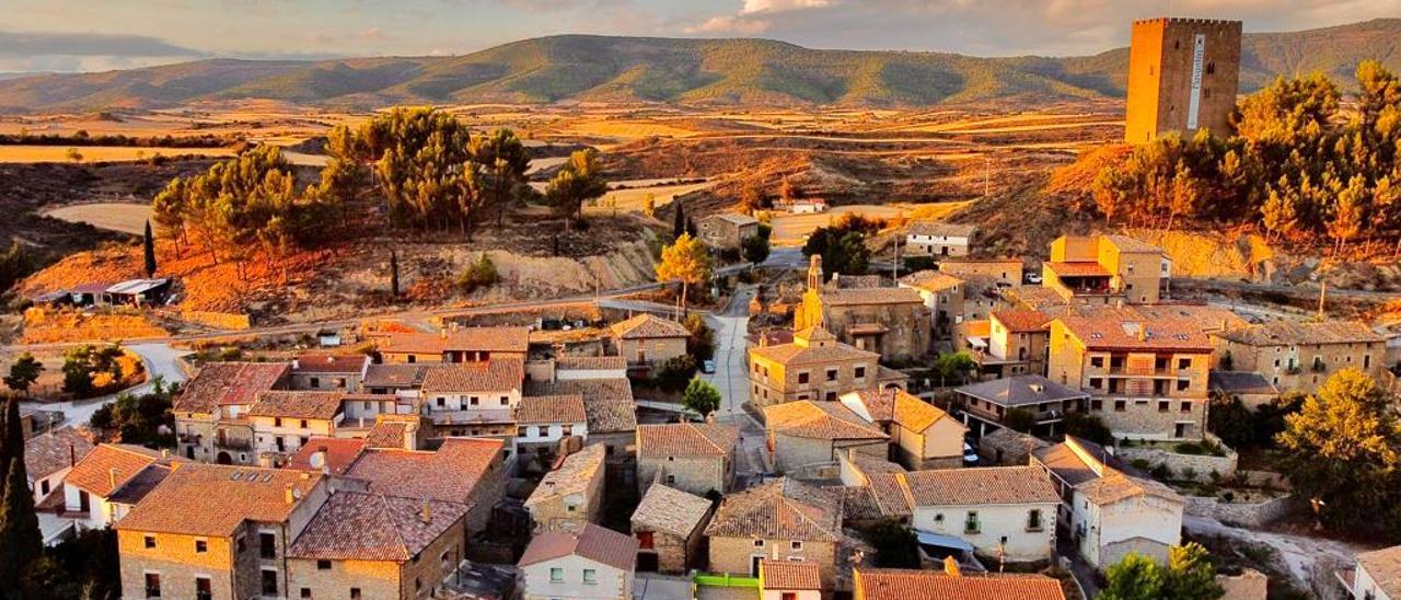 Una vista general de núcleo urbano de Navardún, un municipio zaragozano situado en la comarca de las Cinco Villas.