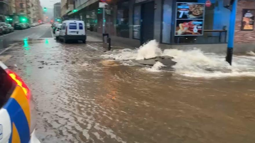 Reventón de una tubería en Mieres