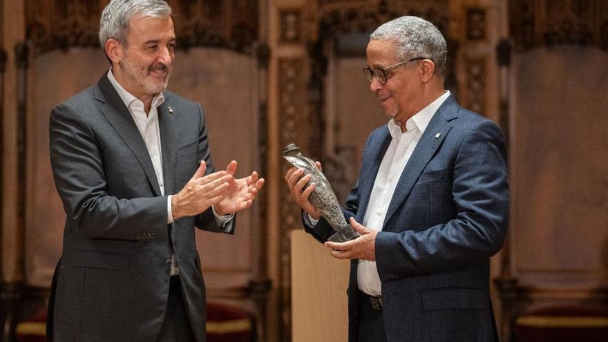 Yasmina Khadra, premio Carvalho: “No dejéis que los payasos nos metan miedo”